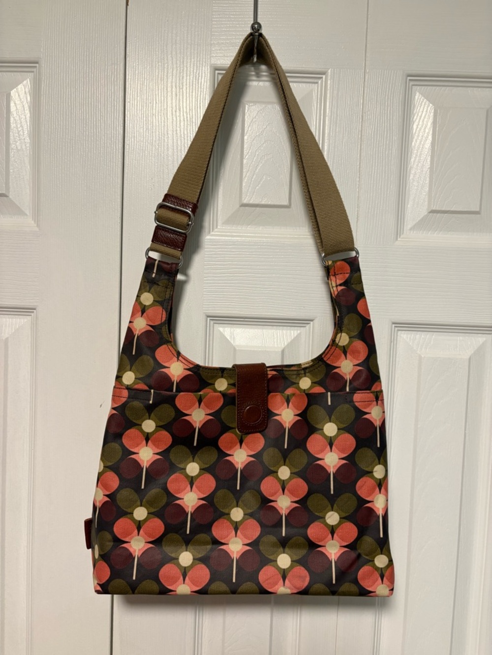 Geometric Flower Print Shoulder/Crossbody Bag in Multi-Color w/ Adjustable Strap
